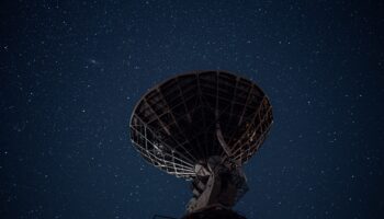 Uma fonte misteriosa envia sinais de rádio do espaço para a Terra há décadas