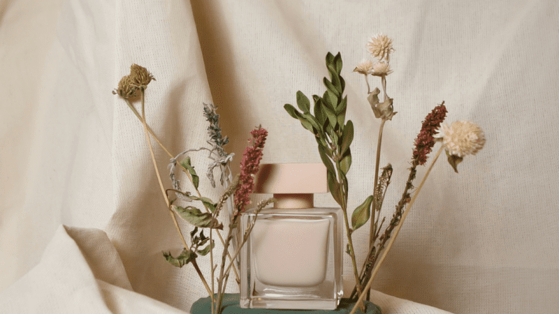 Perfumes verão femininos que duram 24 horas: 5 aromas com boa fixação e que são clássicos