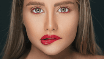 Aqui está o motivo pelo qual mulheres pintam os lábios de vermelho