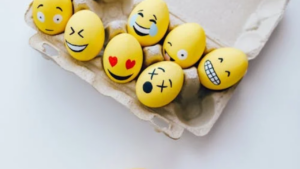 WhatsApp: o que significa o emoji cobrindo seu rosto com um olho descoberto e quando usá-lo? Design sem nome - 2024-06-18T143349.994